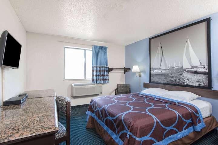 Room 9 of 26