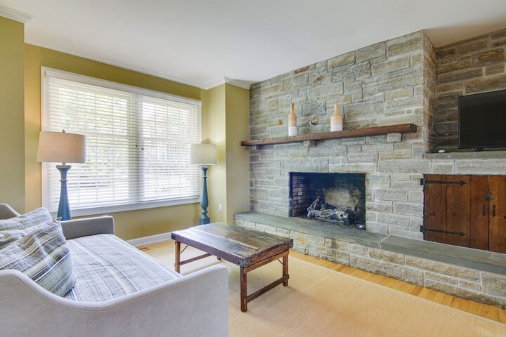 Waterfront Cambridge Gem w / Hot Tub Pool & Dock!