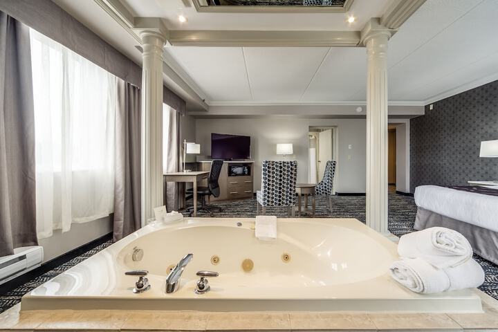 Monte Carlo Inn - Brampton Suites