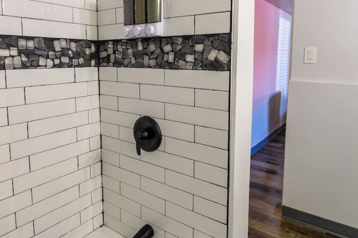 Room 6 of 13