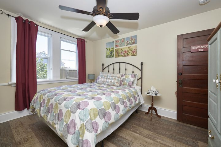 Room 15 of 23