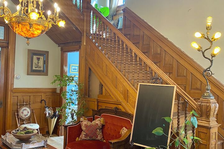 Vineyard Mansion & Carriage House Bed & Breakfast