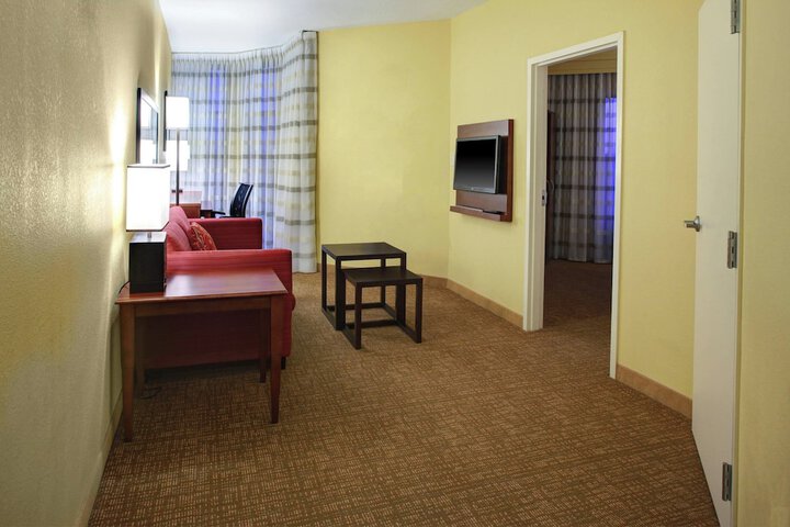 Room 11 of 34