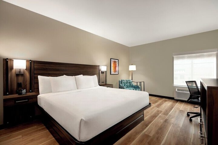 La Quinta Inn & Suites by Wyndham Gonzales LA
