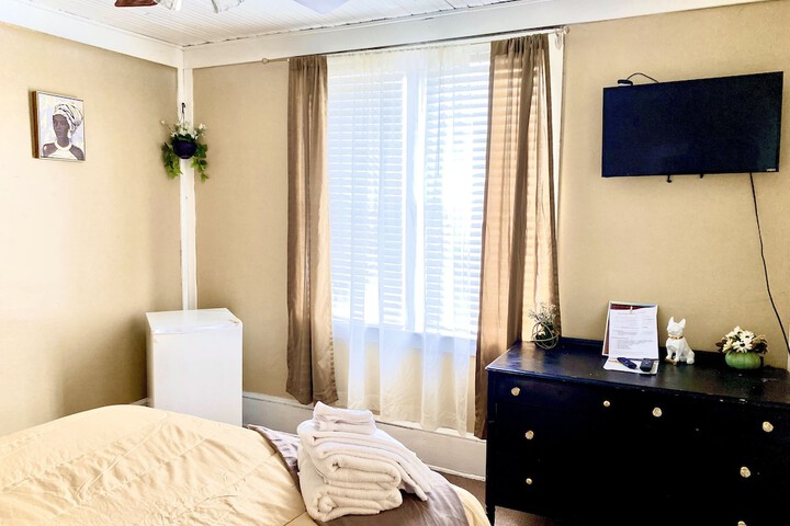 Room 13 of 83