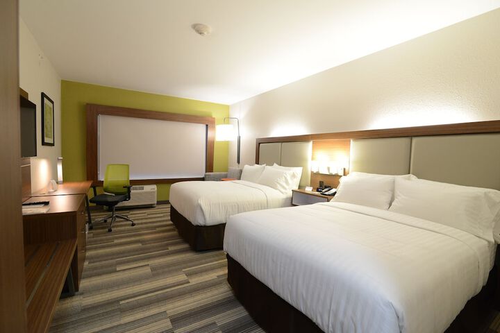Room 11 of 38