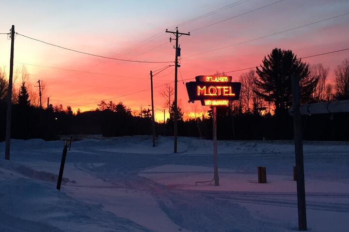 Three Lakes Motel