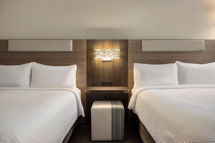 Holiday Inn Express & Suites Fort Lauderdale Airport South by IHG