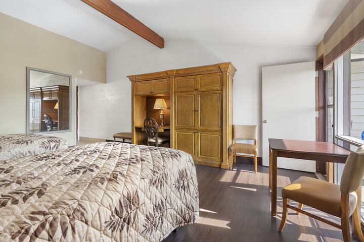 Room 43 of 152