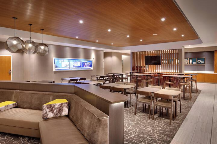 Hotel Interior 10 of 27