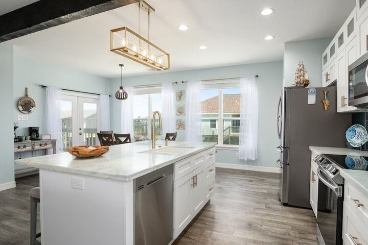 Sunrise Paradise 3 Bedroom Home by RedAwning