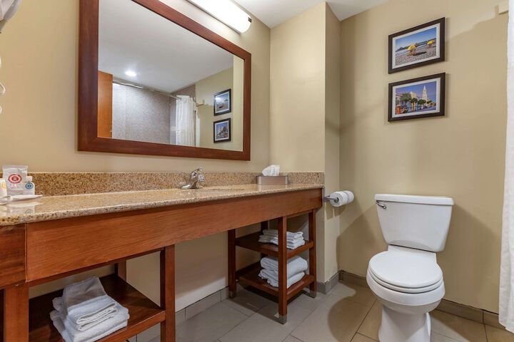 Room 6 of 26