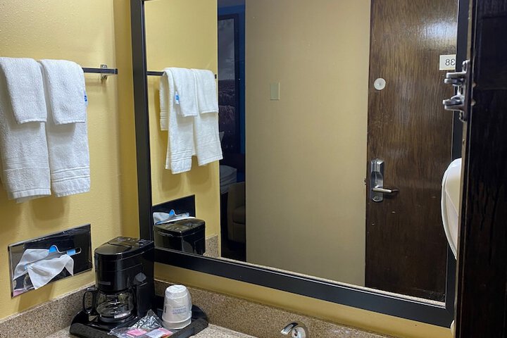Room 6 of 22