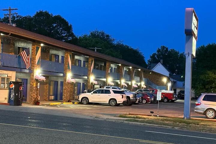 Kewanee Motor Lodge