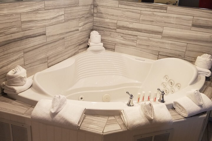 Hot Tub 30 of 32