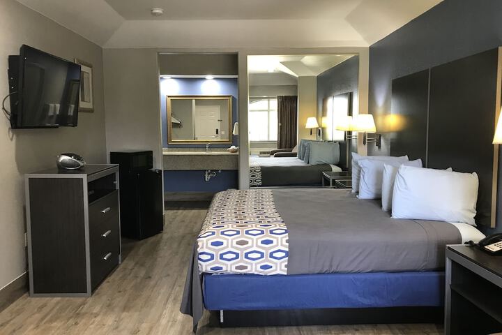 Room 27 of 33