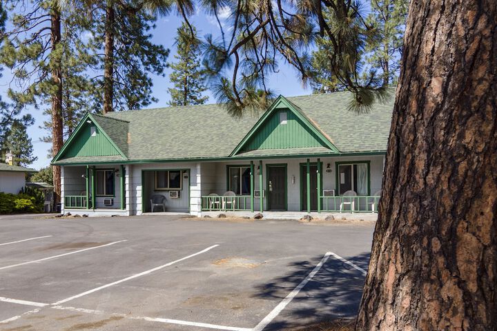 Green Gables Motel & Suites
