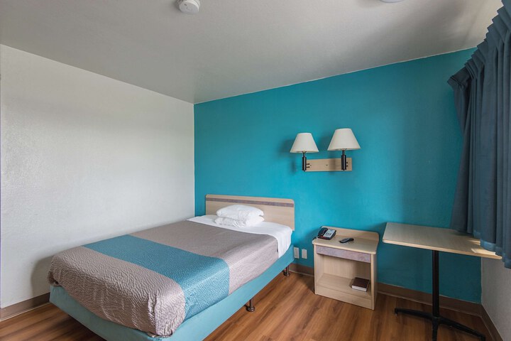 Room 27 of 31
