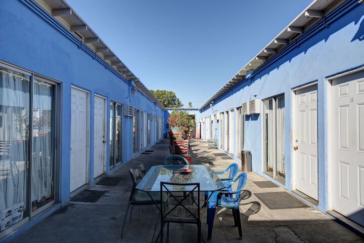 Hotel Exterior 45 of 48