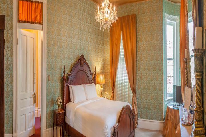 THE CORNSTALK HOTEL