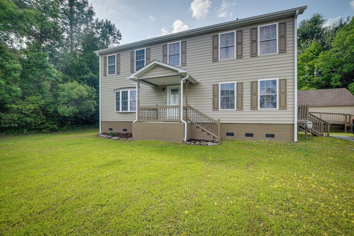 Group-friendly Myrtle Beach House w / Deck