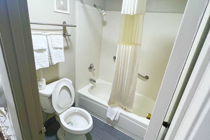 Room 9 of 19