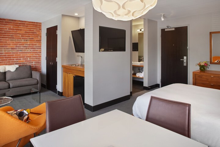 Room 7 of 42