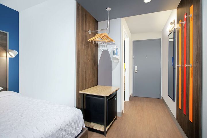 Room 25 of 43