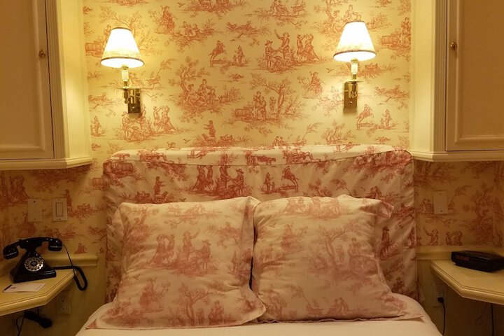 Room 71 of 84