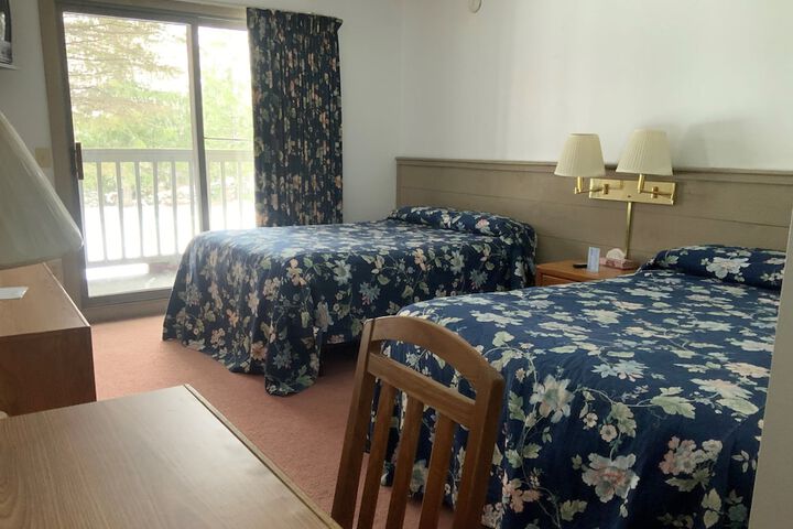 Room 6 of 8