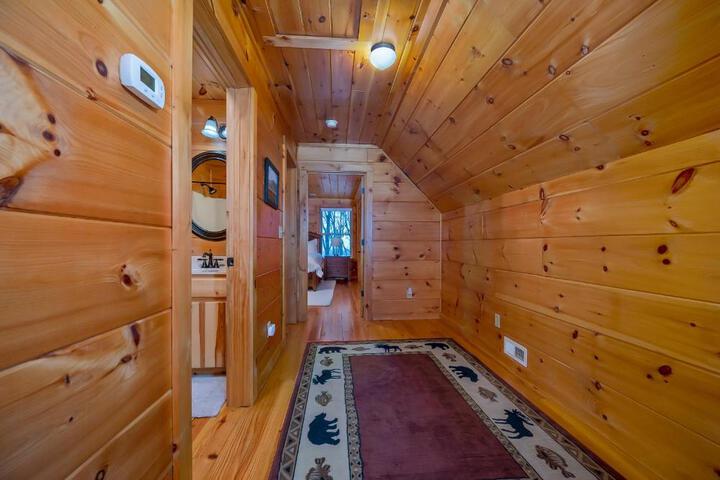 Scenic Mountain Comfort 4Br Family Getaway