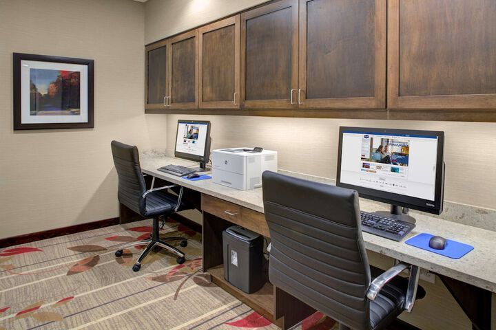 Hampton Inn and Suites Manchester