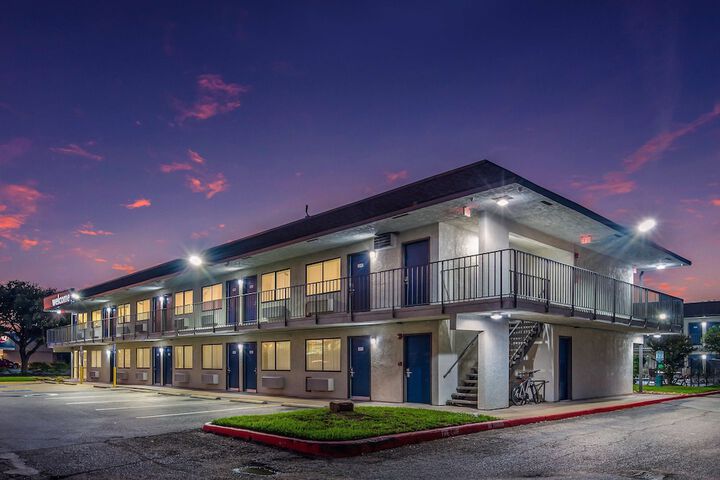 Hotel 3 of 34