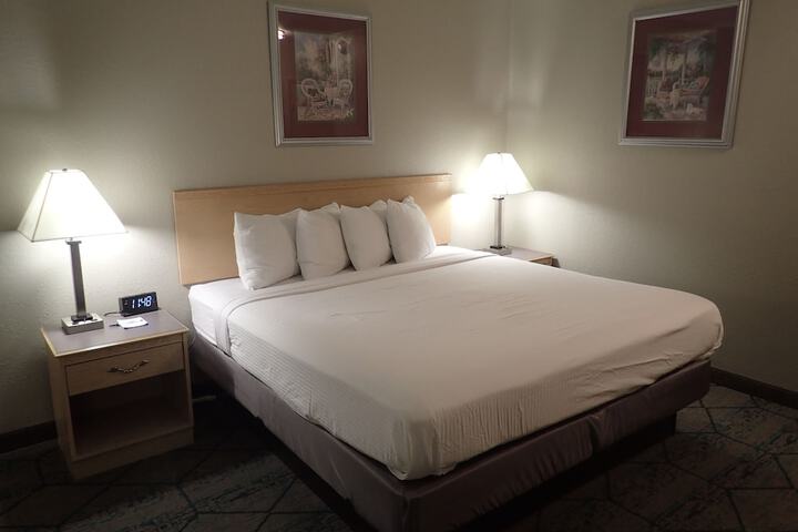 Room 33 of 43