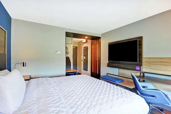 Room 26 of 35