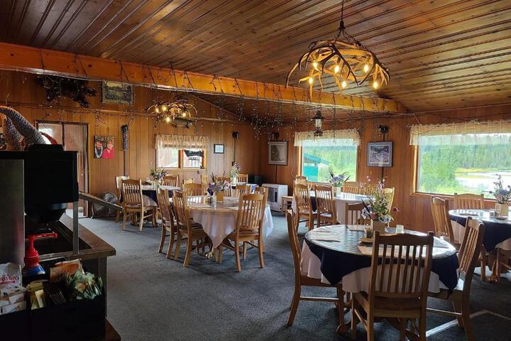 Tolsona Lake Lodge
