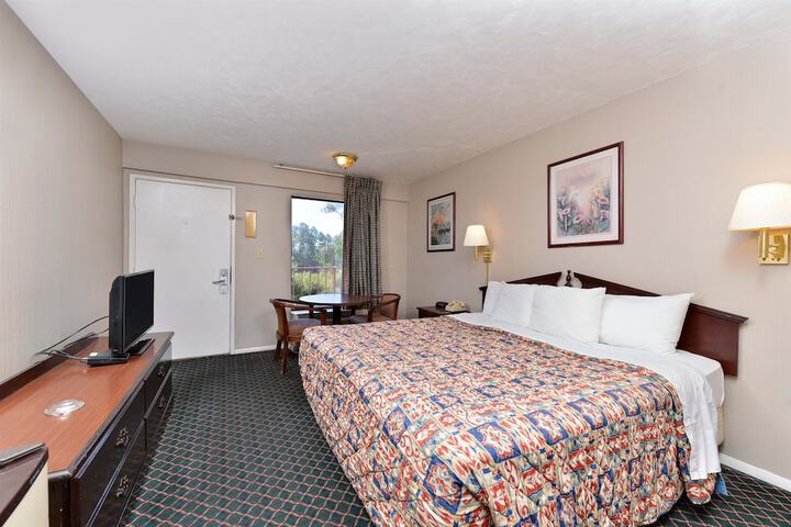 Room 4 of 20