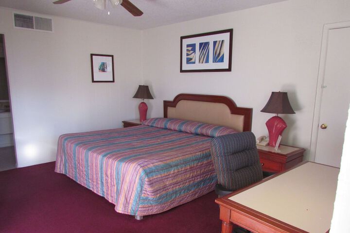 Room 33 of 60