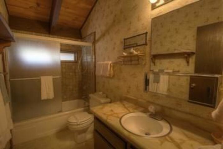 Conveniently Located Tahoe Home for 10 by RedAwning