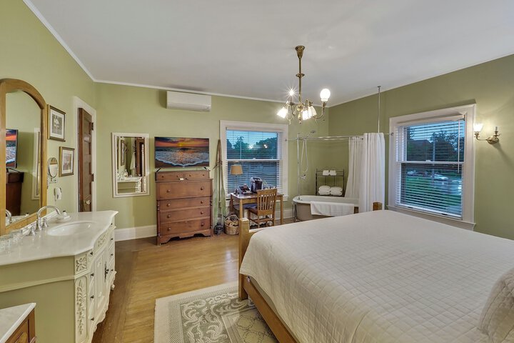 Room 42 of 149