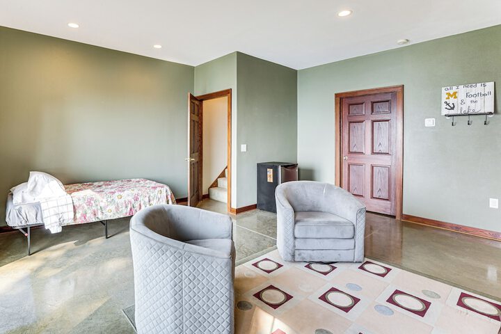 Spacious Edgerton Home w / Private Beach & Views!