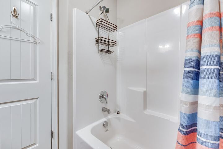 Union City Townhome: 17 Mi to Downtown Atlanta!