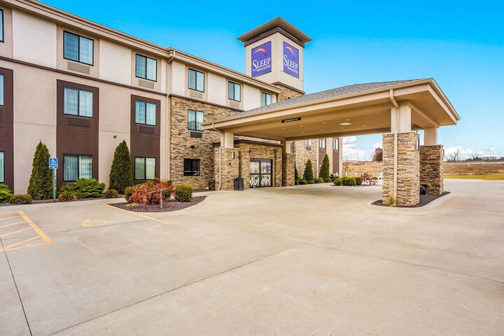Hotel 2 of 64