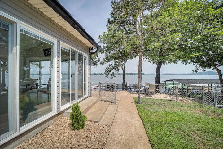 Waterfront Grove Retreat w / Dock: cedar Ridge'