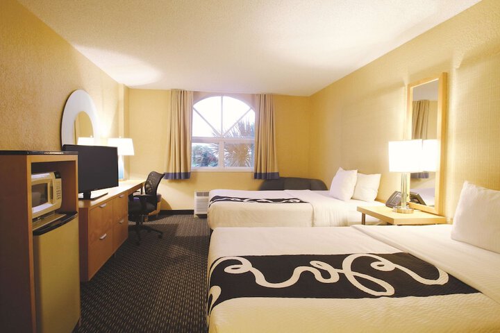 Room 33 of 38