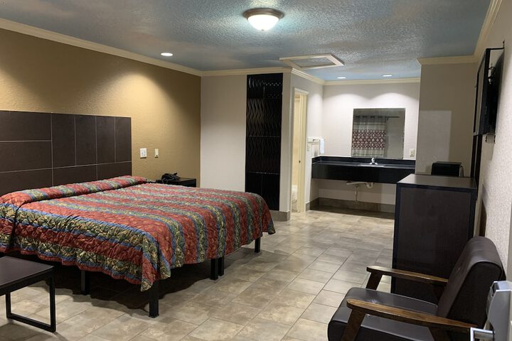 Room 10 of 17