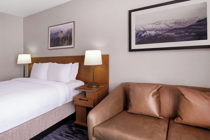 Room 32 of 49