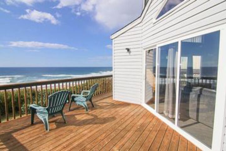A Beachfront Fantasea 3 Br home by RedAwning