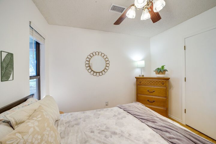Family-friendly Broken Arrow Retreat w / Yard!
