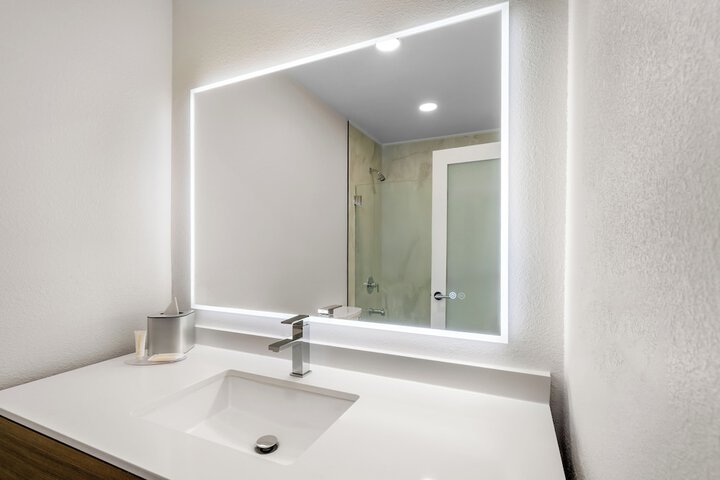 Clarion Pointe Kent - Seattle South